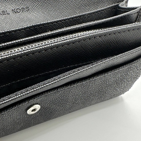 MICHAEL KORS Black Signature Wallet - Picture 8 of 10